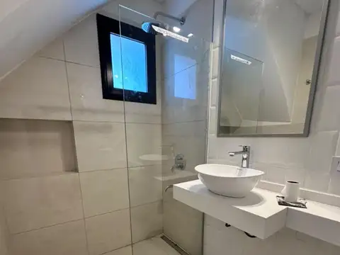 Casa 4 ambientes a estrenar en el corazon de V. Urquiza