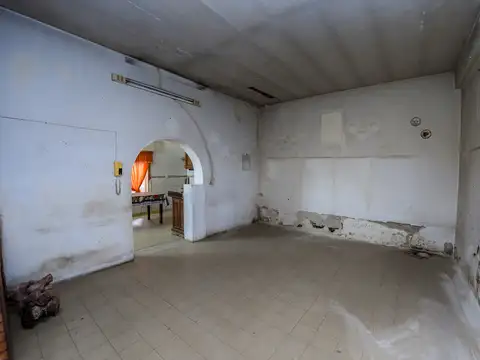 Casa 5 ambientes con 2 baños