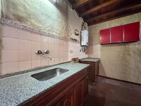 Casa 8 ambientes con 1 baño