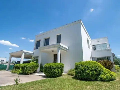 Casa en Alquiler Temporal en Puerto Roldan, USD 4.500