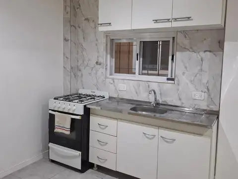 Depto Tipo Casa en Alquiler en Villa Luzuriaga, $ 700.000