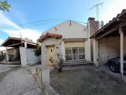Casa en venta - 2 Dormitorios 1 Baño 1 Cochera -291 Mts2 - Villa Elisa, La Plata