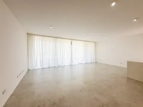 PENT-HOUSE OCEANA CON TERRAZA; PISCINA ,3 COCHERAS AMENITIES Y VISTA ESPEJO DE AGUA
