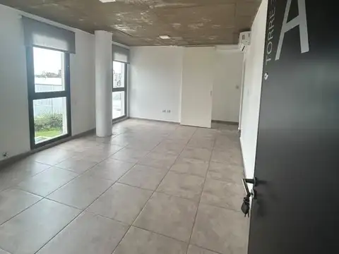 Departamento de 2 dormitorios con cochera en alquiler