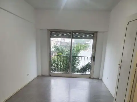 Reconquista 100, Piso 2