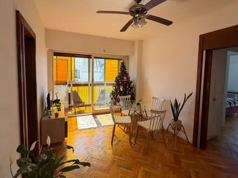 Departamento Congreso 3 ambientes 2 balcones al frente piso alto, sol y luz