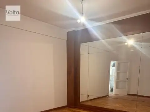Buenos Aires 833 , Piso 1