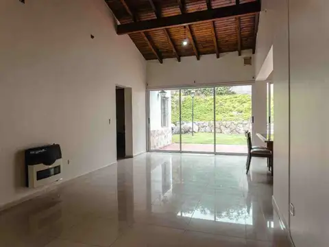 Casa 3 ambientes con 1 baño
