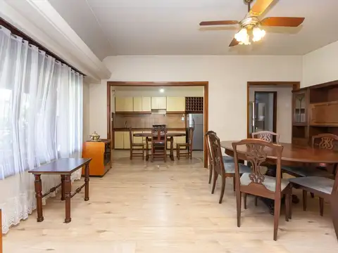 Casa 5 ambientes con 2 baños