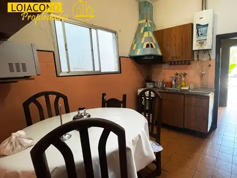 Casa 4 ambientes con 2 baños