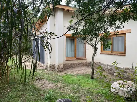 Casa 2 ambientes con 1 baño