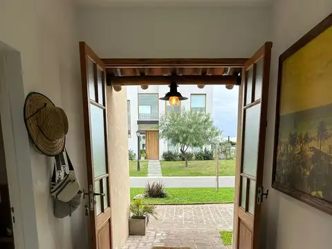 Casa 3 ambientes con 2 baños