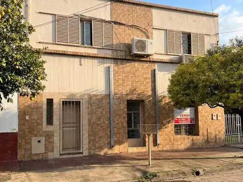 CASA EN VENTA - BOLIVIA 210 - PLANTA BAJA