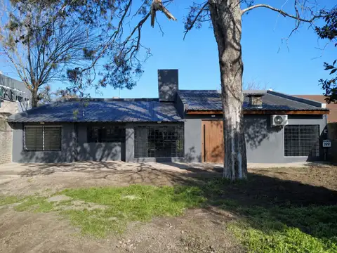 Casa en Venta con 3 cocheras