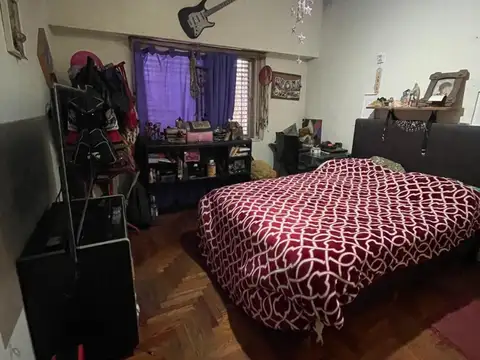 CHALET 5 AMBIENTES EN CASTELAR NORTE