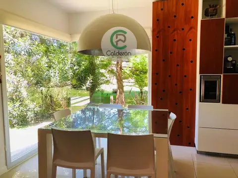 Casa 4 ambientes con 4 baños