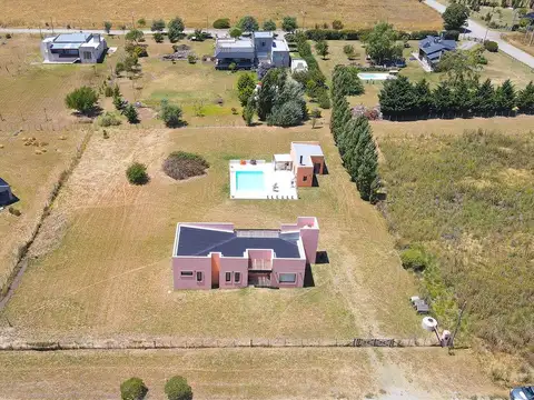Moderna Casa Quinta en Valle Sereno. NUEVO VALOR!