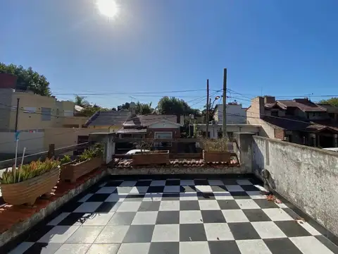 Casa de 4 ambientes en  venta en Villa Tesei, Oportunidad