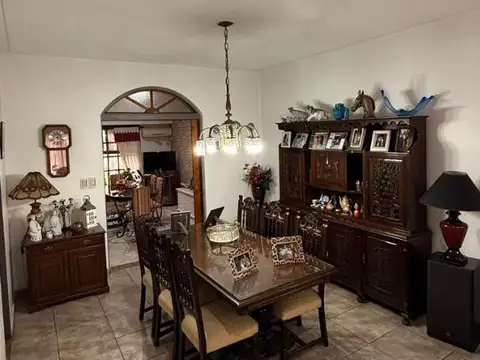 Casa en Venta con 4 cocheras