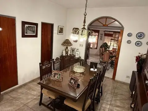 Casa en venta en Ramos Mejía sobre lote propio