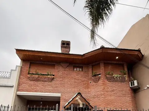 Casa en venta en Ramos Mejía sobre lote propio