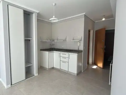 1 AMBIENTE 32 M2 14 AÑOS .4º PISO CONTRAFRENTE BAÑO COMPLETO