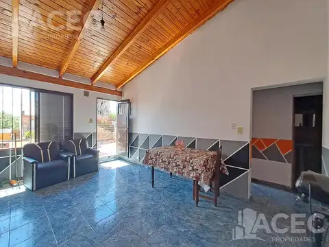 Casa 5 ambientes con 2 baños