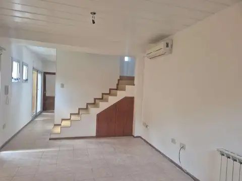 Depto Tipo Casa en Alquiler en City Bell, $ 1.000.000