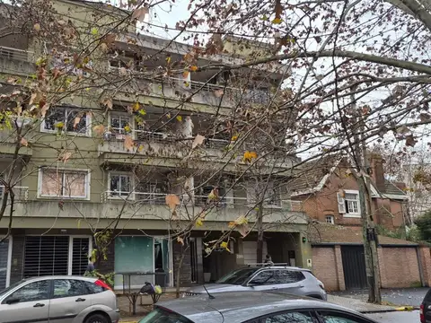 Venta departamento dos ambientes con cochera, Lomas Este