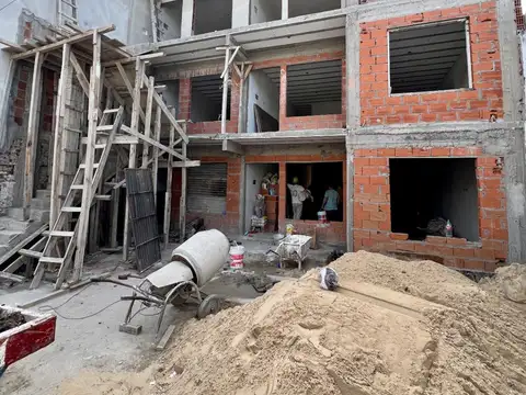 DEPARTAMENTO 2 1/2 AMB - 2° PISO AL FRENTE - CON BALCÓN - ENTREGA JUNIO 2026