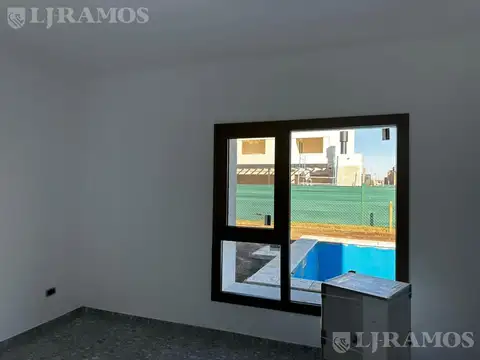 Casa en Venta con 4 cocheras