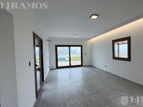 Casa en Venta con 4 cocheras