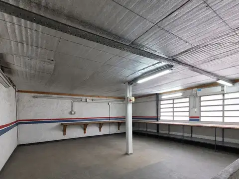 Venta Lanús Galpón 117m2 Planta Libre 2 baños