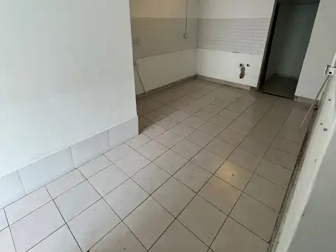 SE ALQUILA LOCAL EN SAN ANTONIO DE PADUA CENTRO LADO SUR