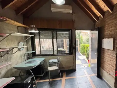 Venta Casa de 5 ambientes con Gran Parque en el Casco de Pacheco