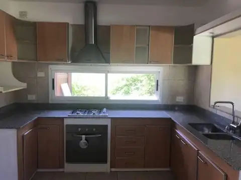 Casa 4 ambientes con 3 baños