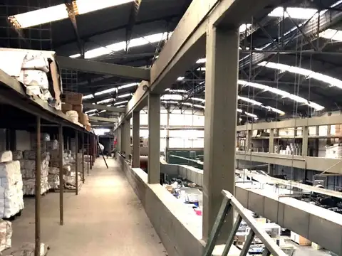VENTA GALPÓN PARA INDUSTRIA! NAVE DE 1900 M2 APROX. 