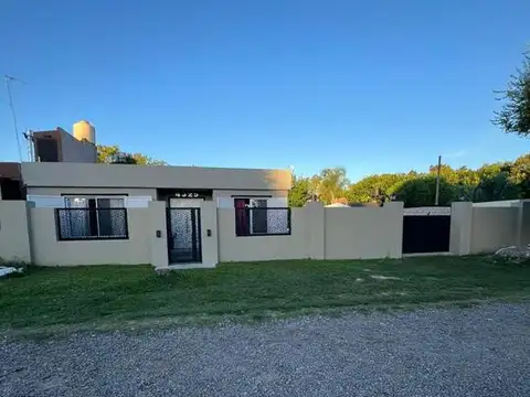 Casa en venta 3 ambientes en la cumbre de las rosas