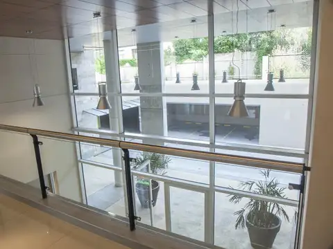 Oficina 5 ambientes con 2 baños