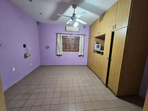Casa 8 ambientes con 3 baños