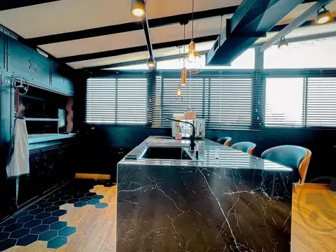 Propiedad en duplex de 260m2 en Plaza Mitre con terraza y quincho propio