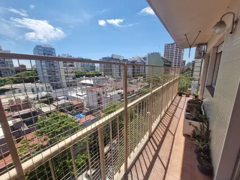 Impecable Piso 4 Ambientes Amplios al frente Balcón Corrido 2 Cocheras y Baulera