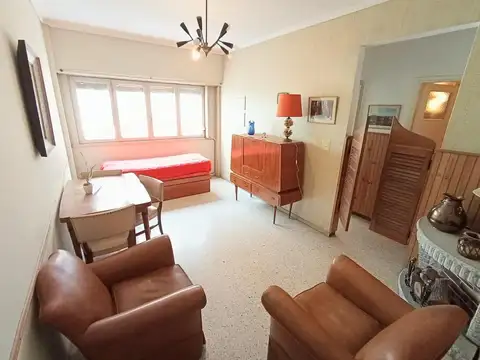 VENTA DEPARTAMENTO DOS AMBIENTES CON DEPENDENCIA Y COCHERA
