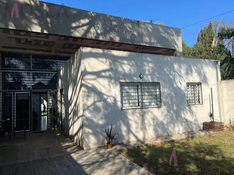 Casa en Venta con 2 cocheras