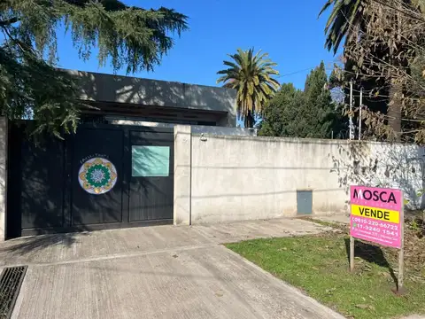 Vendo salón  en Moreno centro gran terreno