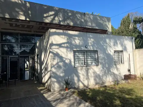 Casa 6 ambientes con 1 baño