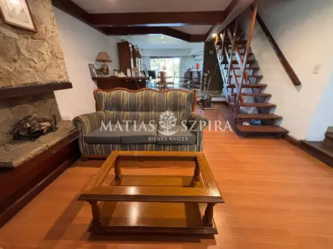 Casa en Alquiler con 4 cocheras