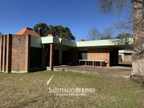 Casa 8 ambientes con 3 baños