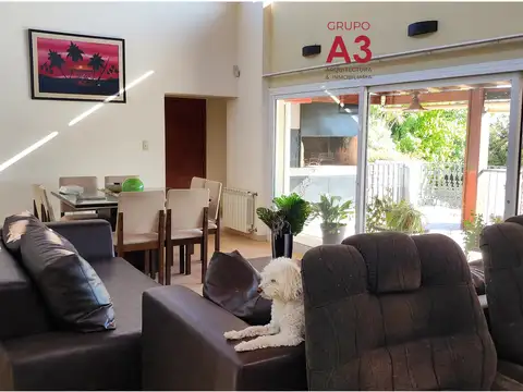 Casa en Venta con 2 cocheras