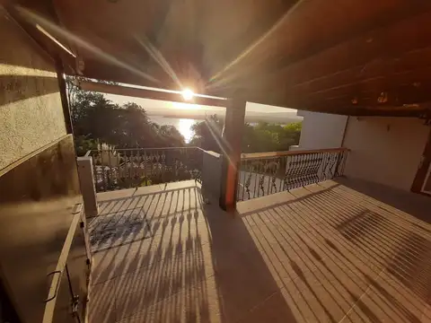 CASA DE CATEGORIA CON VISTAS PANORAMICAS AL LAGO LOS MOLINOS EN VILLA CIUDAD DE AMÉRICA 887
